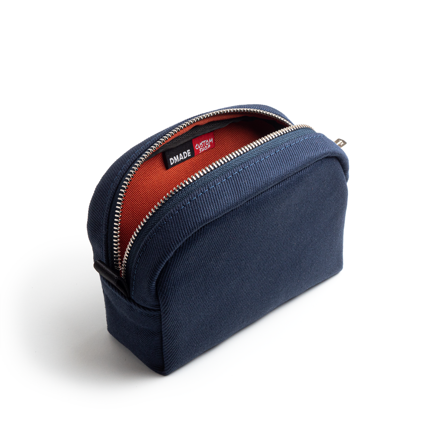 DMade Stubby – Twill ✗ Excella Edition