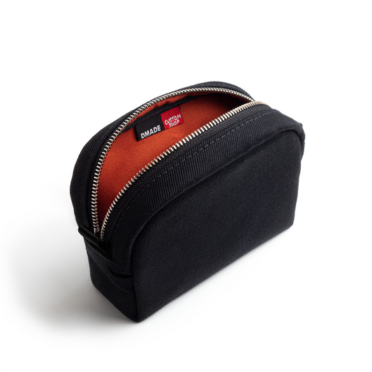 DMade Stubby – Twill ✗ Excella Edition